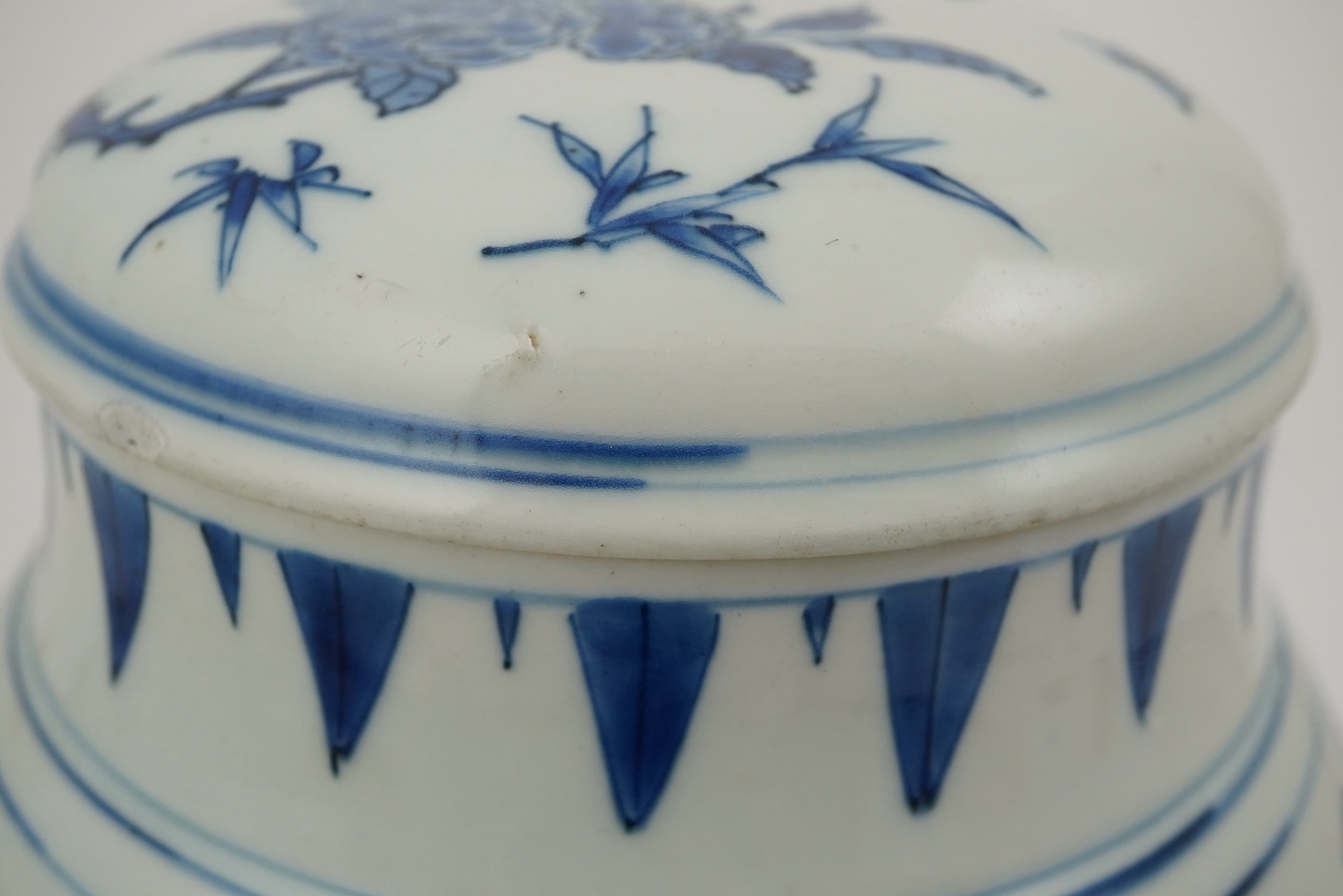 A large Chinese Transitional blue and white jar and cover, mid 17th century